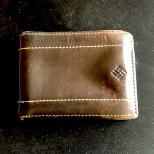 Columbia men’s bi-fold wallet with id flap